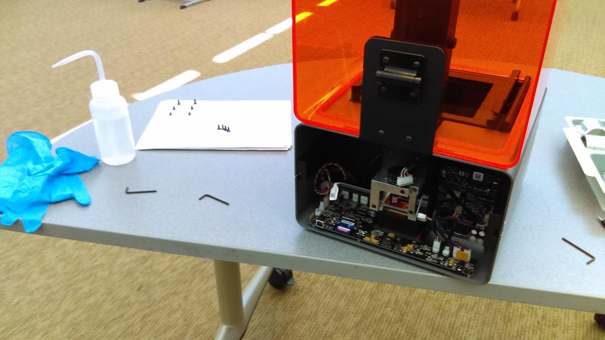 [Working on the 3D printer]